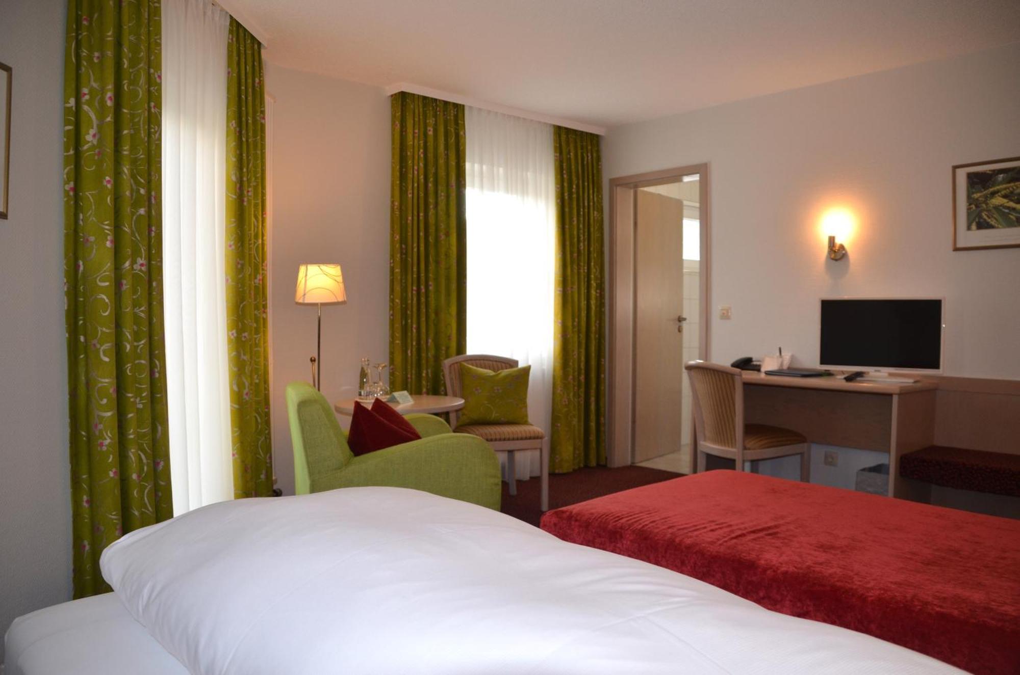 Castell Hotel & Restaurant Leinsweiler Εξωτερικό φωτογραφία