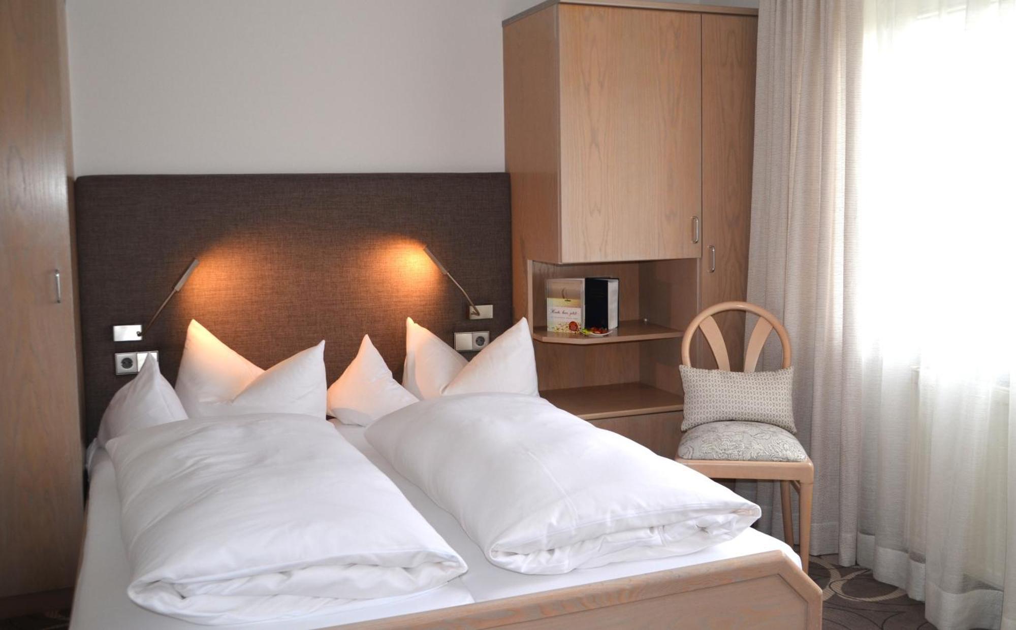 Castell Hotel & Restaurant Leinsweiler Εξωτερικό φωτογραφία